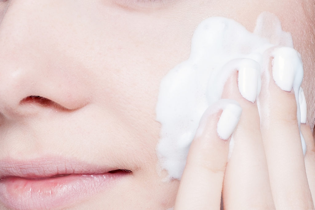 How to Prevent Acne: Cleansing and Hydrating Blemish-Prone Skin
